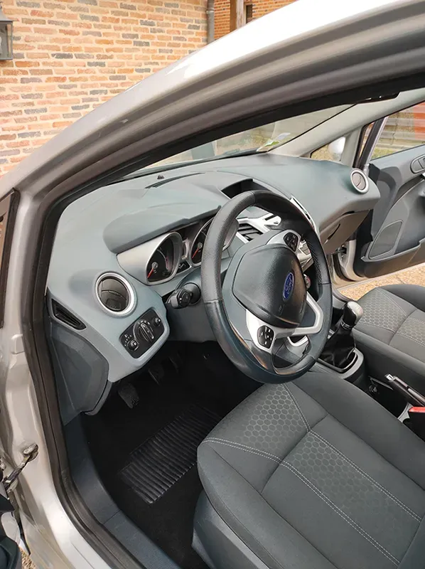 Un  nettoyage auto intérieur complet par des professionnels près de Nimes